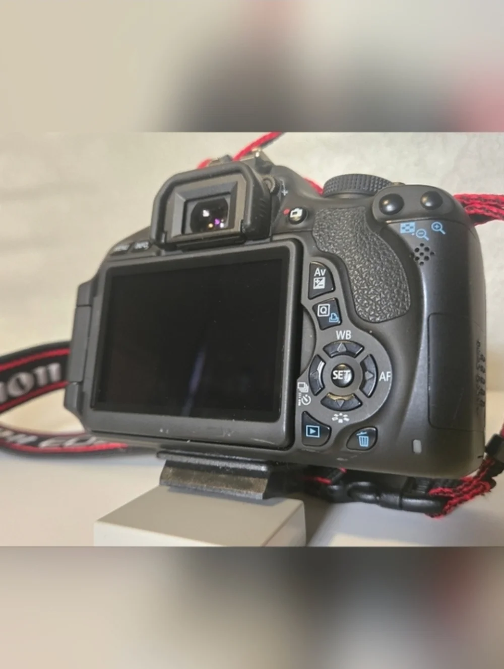 Canon EOS Rebel T3i DSLR Camera w/ Lens & Charger Bundle